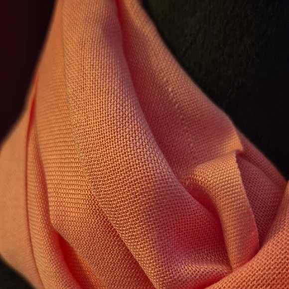Elegant Pink Scarf with Fringe (A3) - Picture 2 of 4